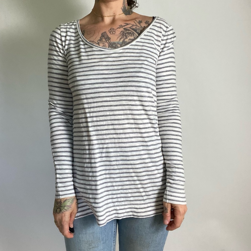 LOFT Striped Split Hem Long Sleeve Tee Gray White - Picture 5 of 8